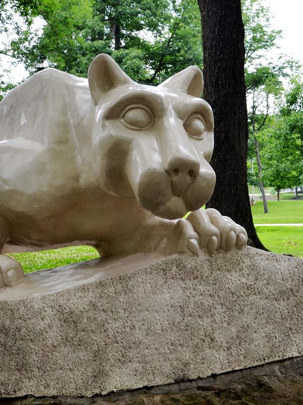 The Lion Shrine at Penn State 阿尔图纳